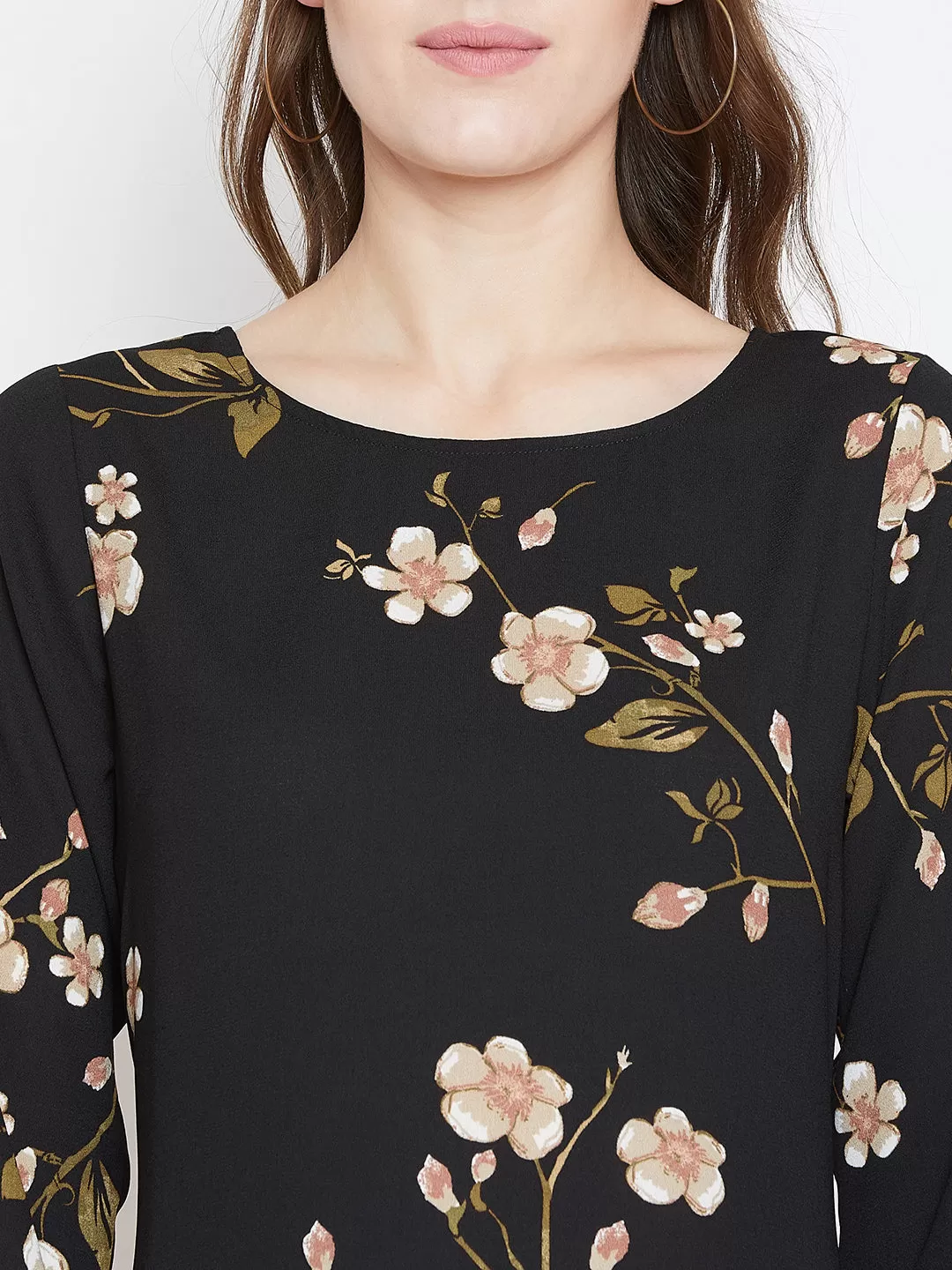 Berrylush Women Black Floral Printed Round Neck High-Low Longline Top