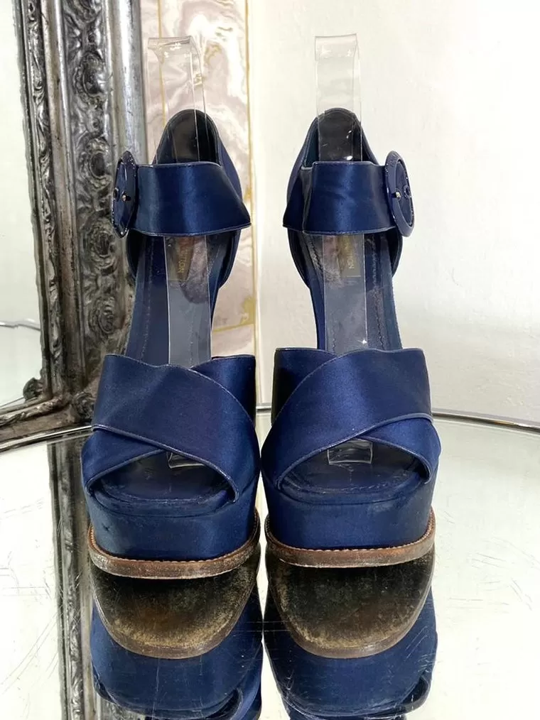 Louis Vuitton Lucite Logo Heels. Size 39