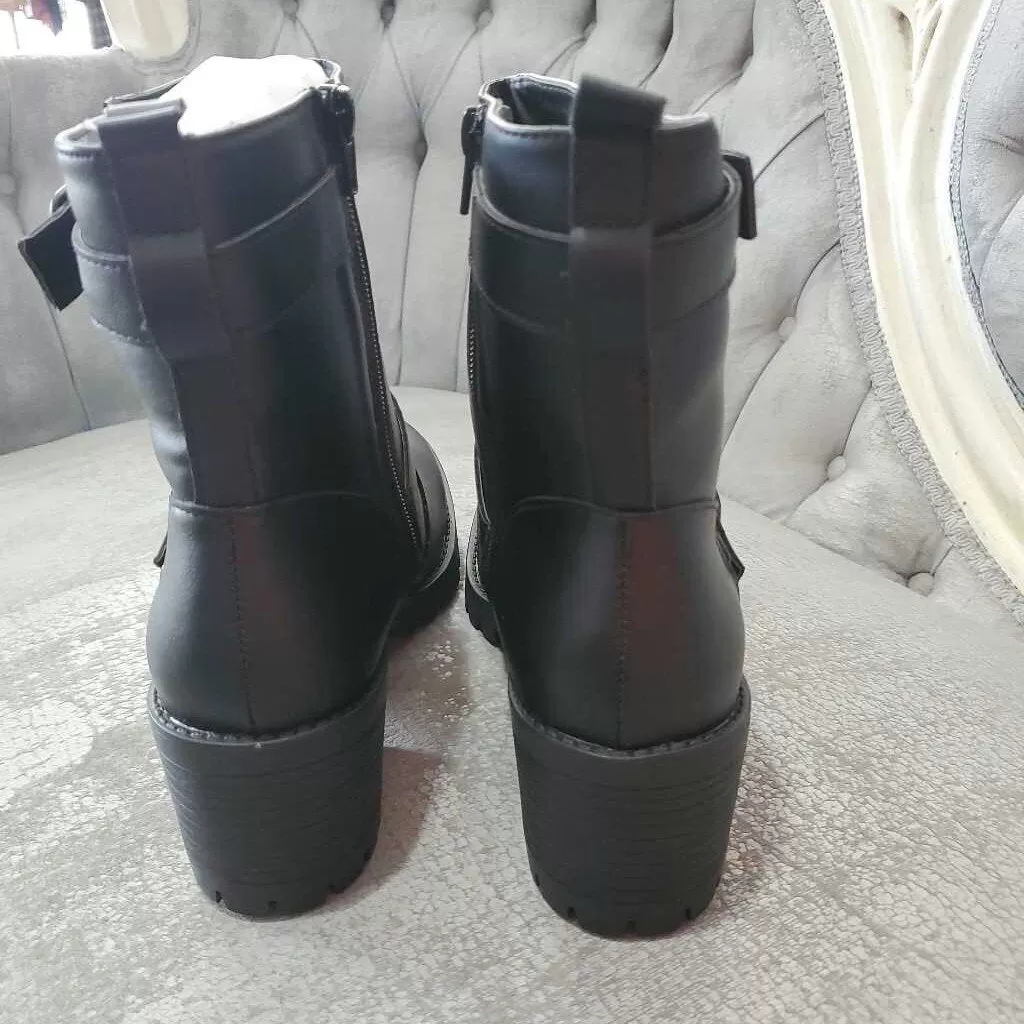 Madden NYC Boots 9.5