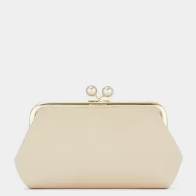 Maud Pearls Clutch