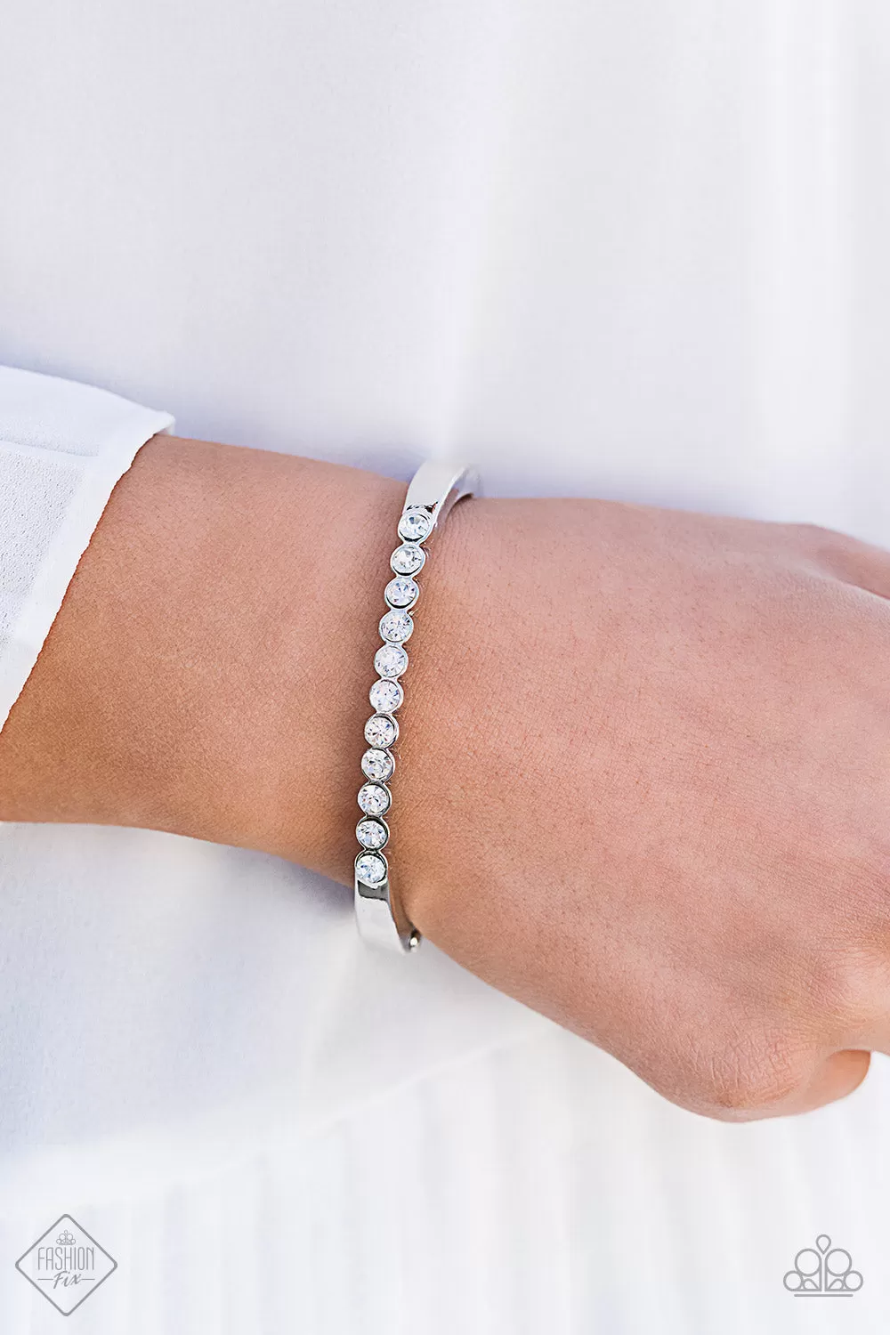 Paparazzi Accessories  - Totally Trillionaire #B29 Drawer 5/1 - Fiercely 5th Avenue White Bracelet